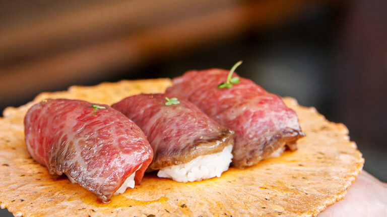 『有鄰庵 岡山希少和牛店』のローストビーフにぎり