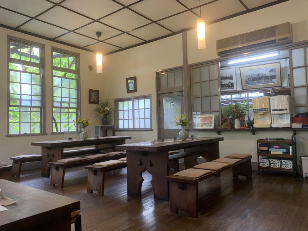 『カフェ・エル・グレコ』の落ち着いた店内